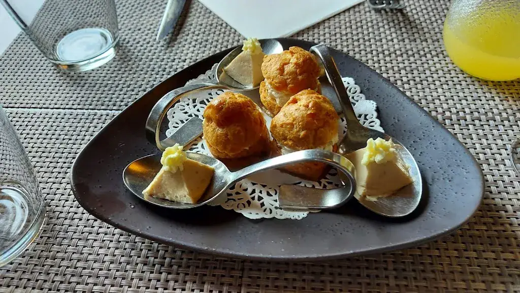 Auberge du Rohan restaurant in Meucon