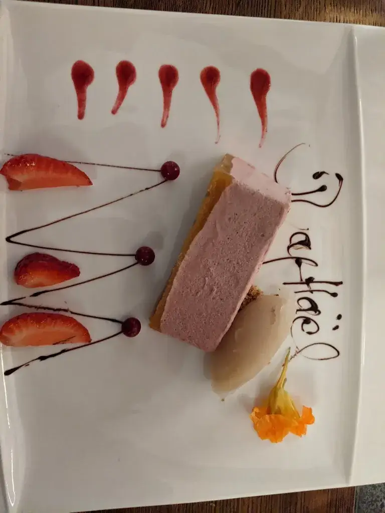 Andrew Hood_LES MOULINS DU DUC ÉCOLODGE_Moëlan-sur-Mer_review