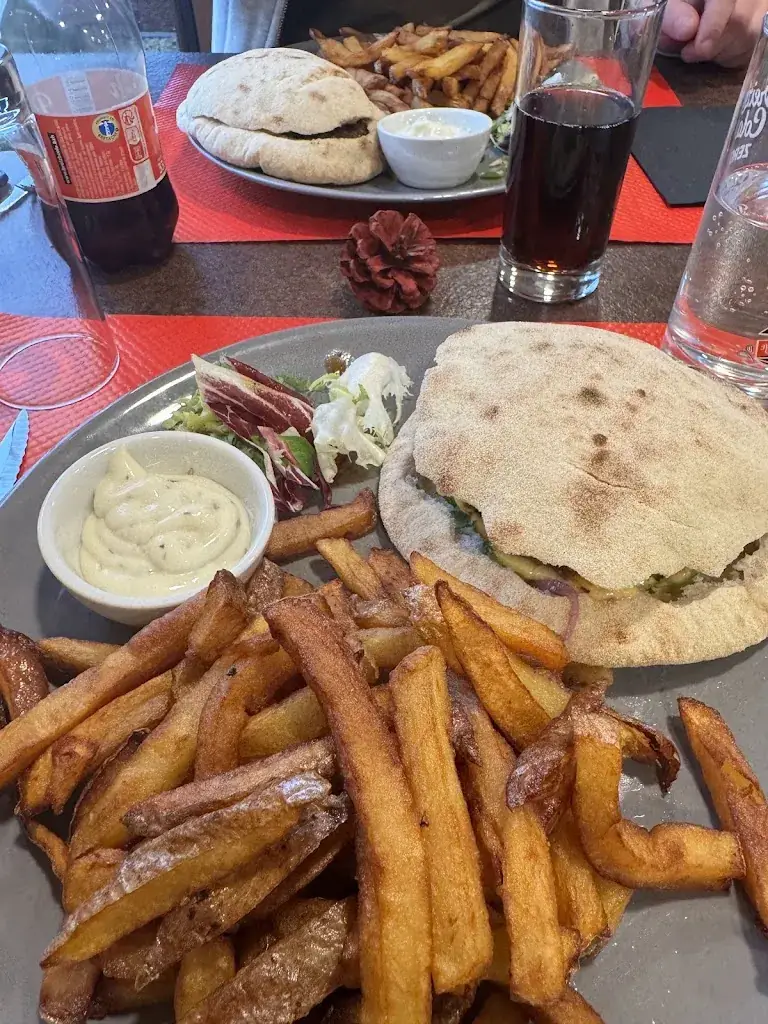 Ginette Lakpassa_Pizzeria Les Chas Du_Moustoir-Ac_review