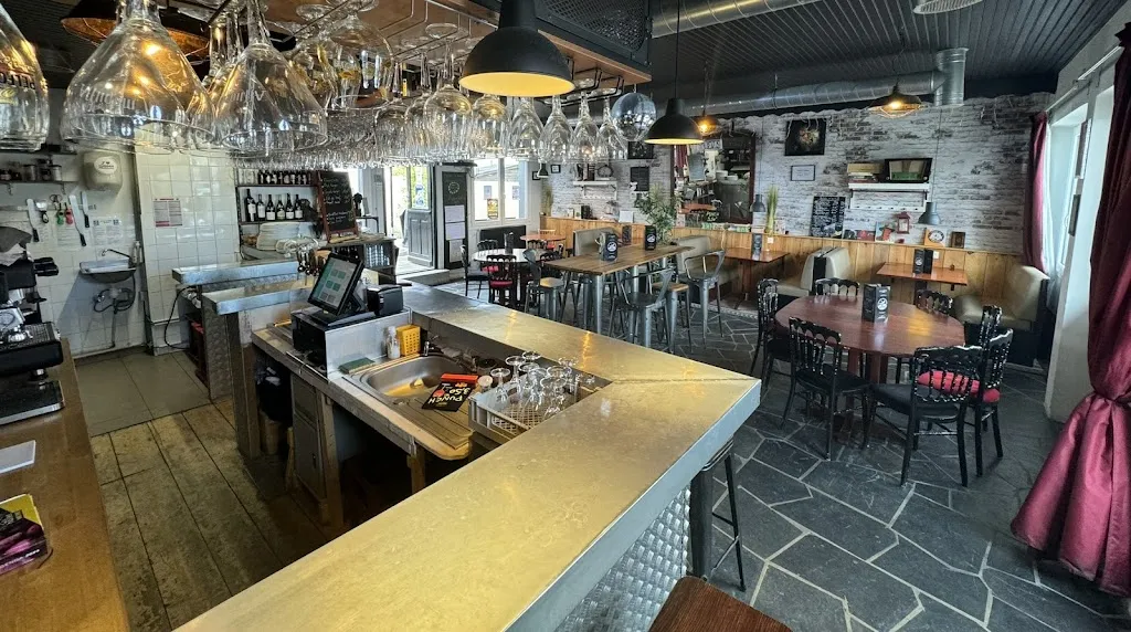 MAC COYOTE restaurant in Saint-Pabu