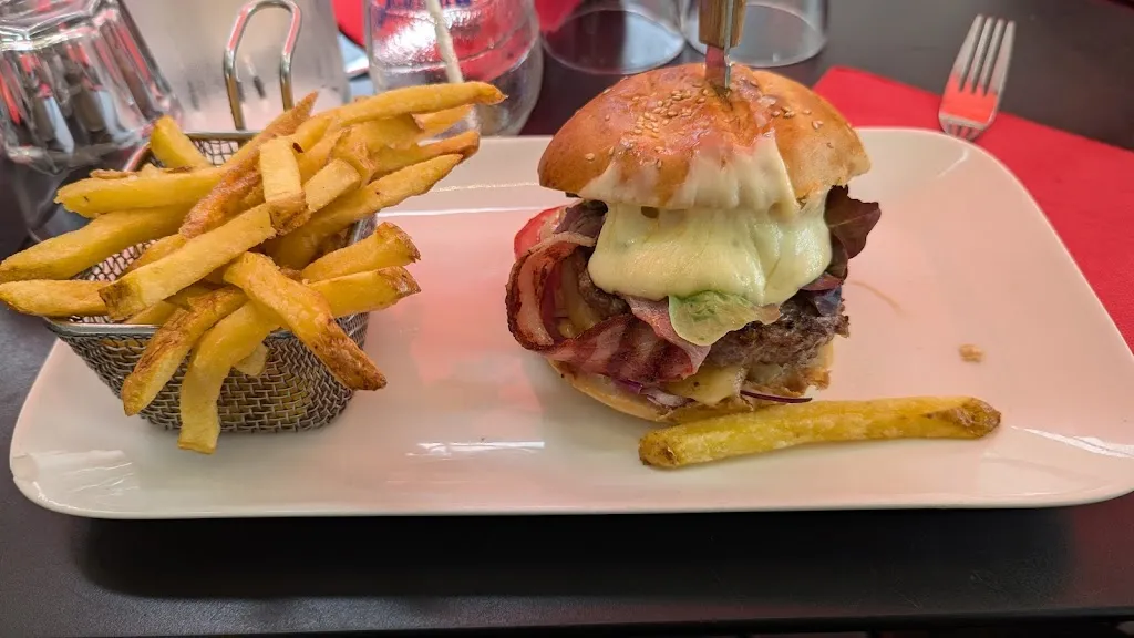 Le Yackam's_Roche-Bernard_slider_image_2