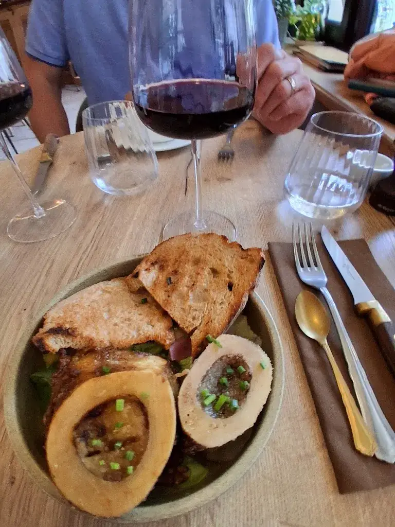 Lorraine Jenner-Hatch_Le Darnétal_Montreuil-sur-Mer_review