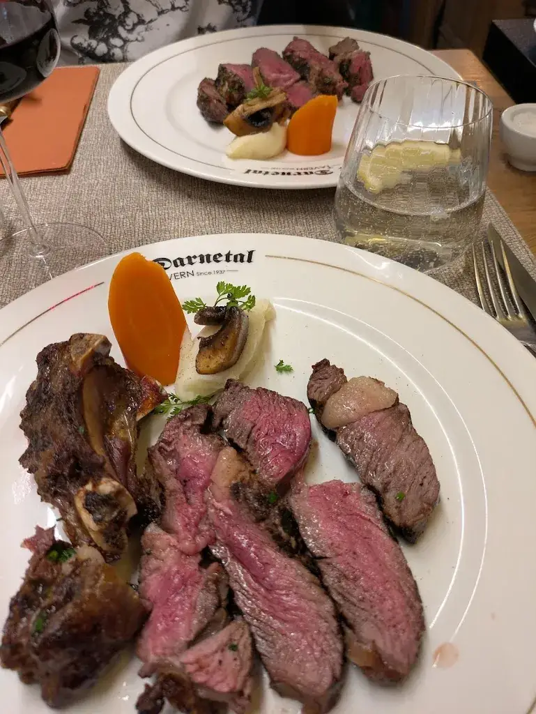 Annnie Nelson_Le Darnétal_Montreuil-sur-Mer_review