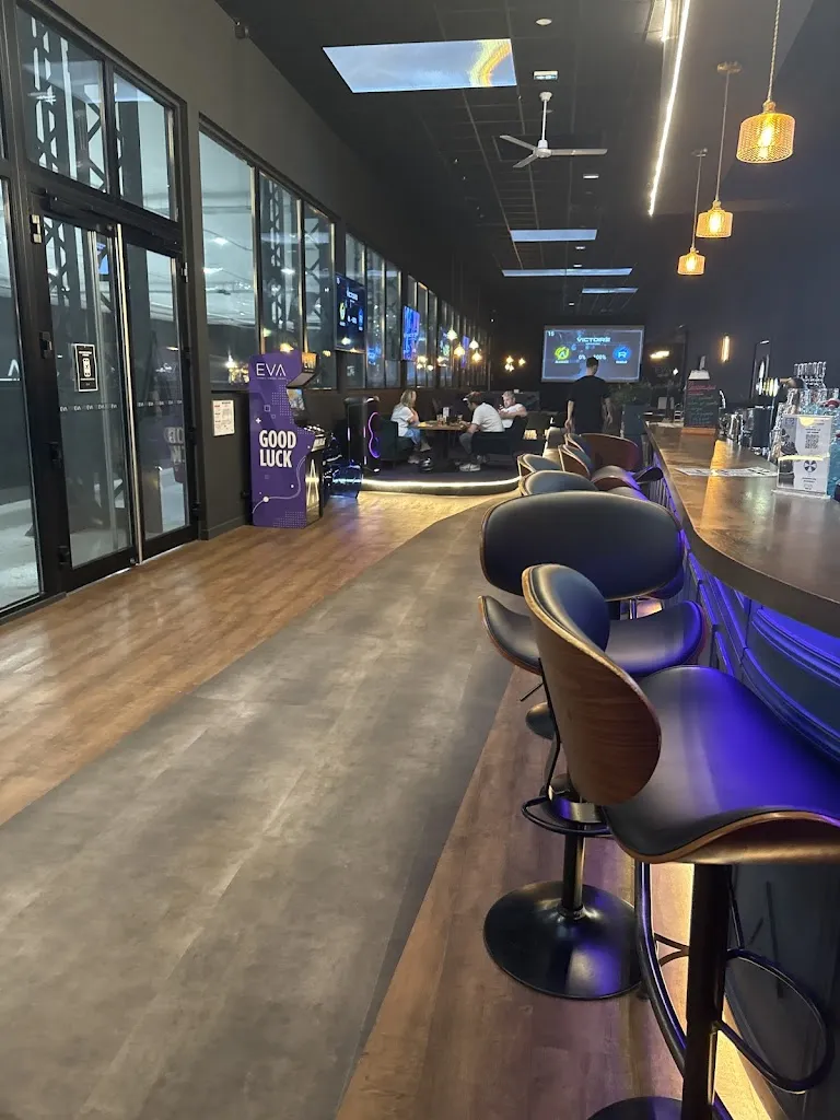 Steve mac_EVA Le Restaurant by Guru_Montreuil_review