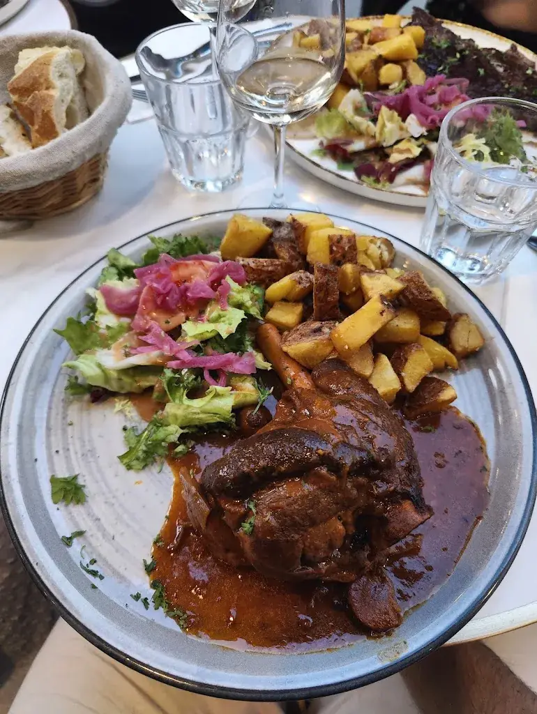 Ênio Lopes_La Station Services_Montreuil_recensione