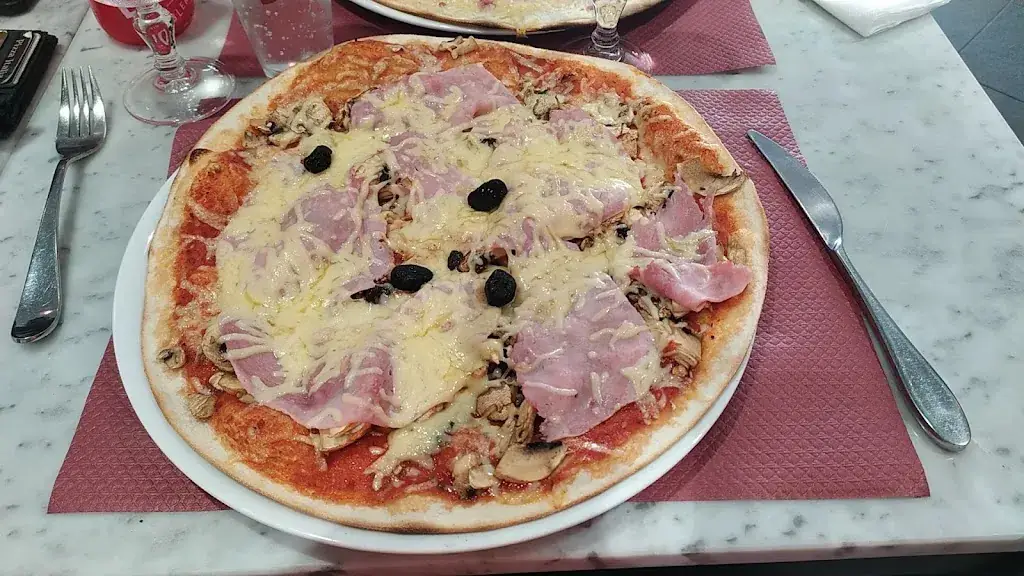 Pizzeria Mac Dowel_Boën-sur-Lignon_slider_image_2