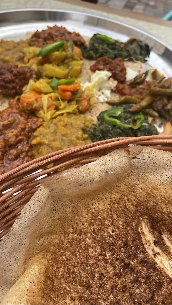 Alan Tiernan_Restaurant Ethiopien GENET_Montauban_review