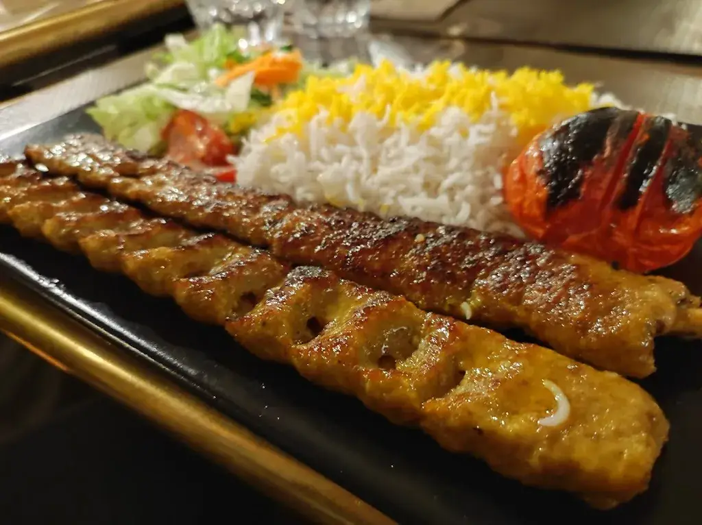 La Divine_Le Plateau des Mille Vaches_Montreuil_review