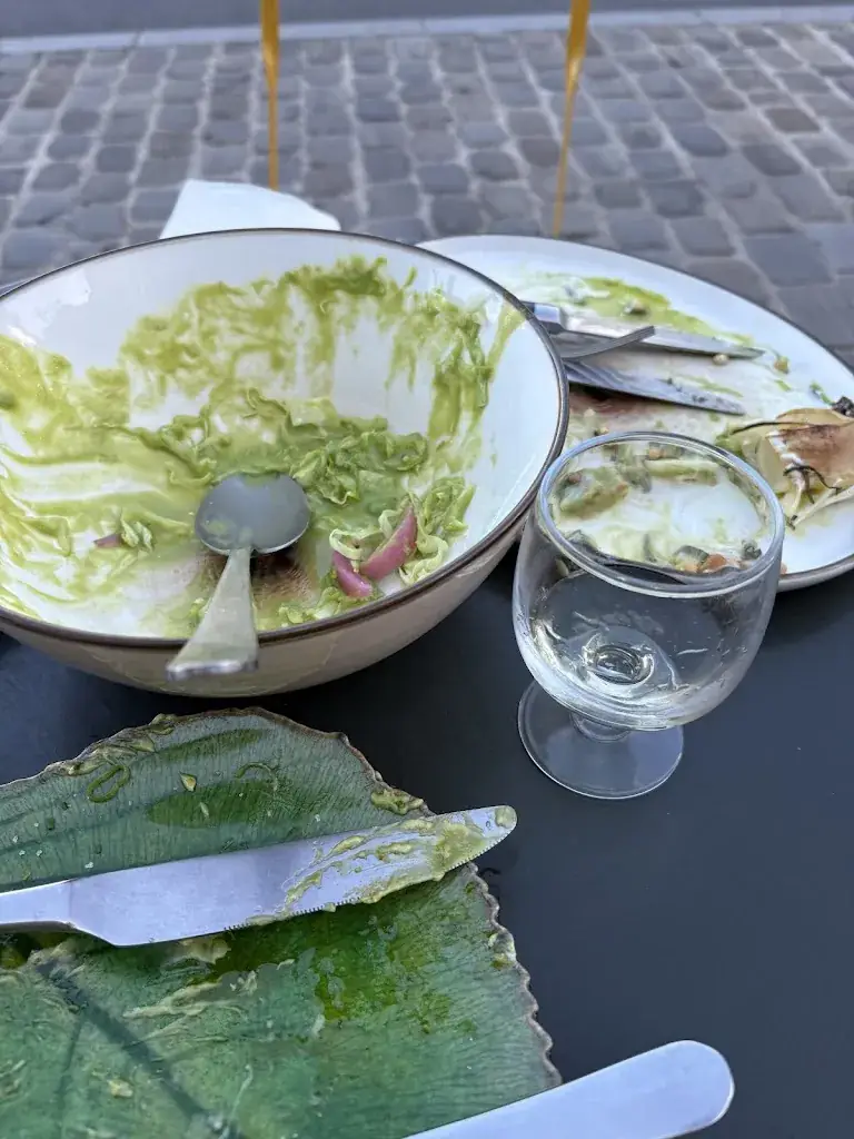 María Mazzanti_Grand’Place_Montreuil-sur-Mer_review