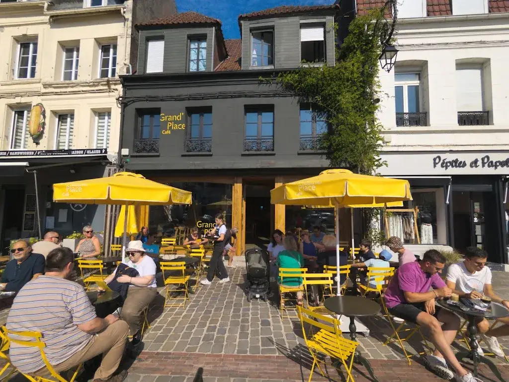 Clay Neddo_Grand’Place_Montreuil-sur-Mer_review