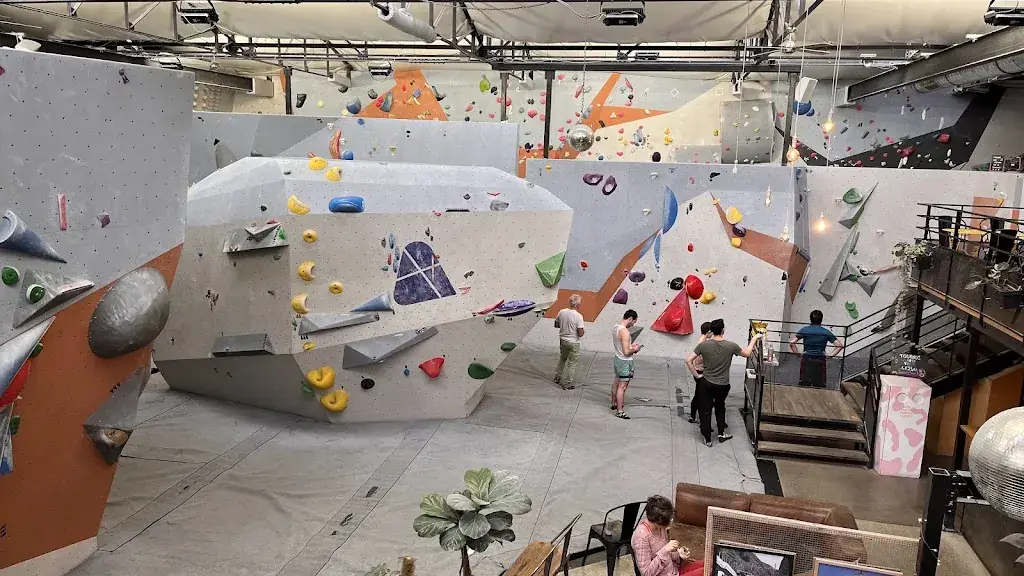 Johannes Erber_Arkose Montreuil_Montreuil_review