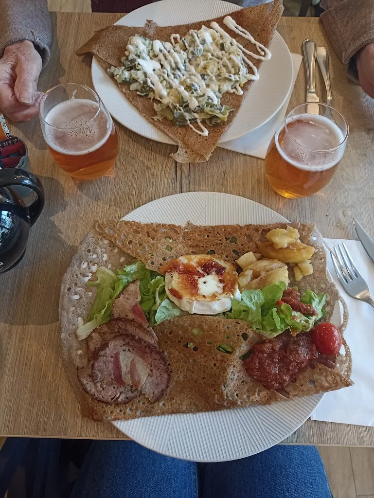 Lisa Grohan_La Crêpe Enchan’Thé_Pacé_review