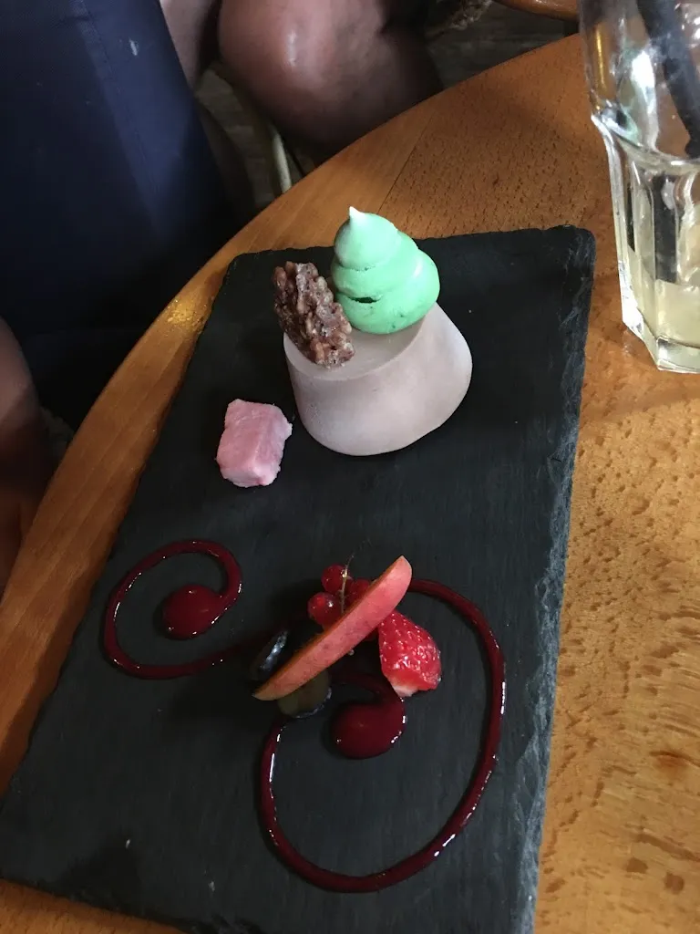 Ying Wang_Fer Rouge_Chapelle-d'Abondance_review