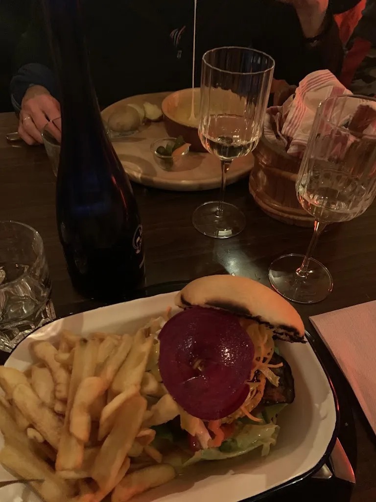 Azusa Makita_Fer Rouge_Chapelle-d'Abondance_review