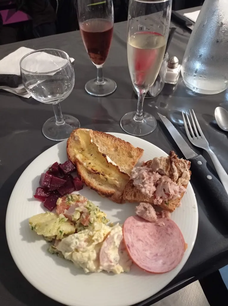 Dalavanh PHOMMACHAK_Le Welcome_Vern-sur-Seiche_review