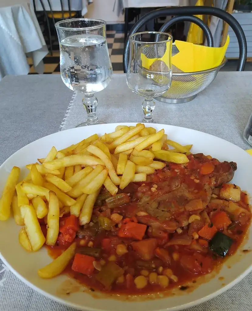 Bar Le Max Lou - En Restaurant_Pleine-Fougères_slider_image_3