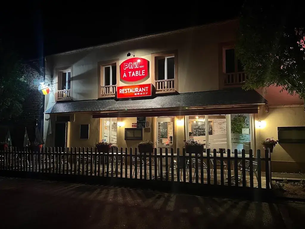 Christel Janssen_Chez Phil...A table !_Pleine-Fougères_review