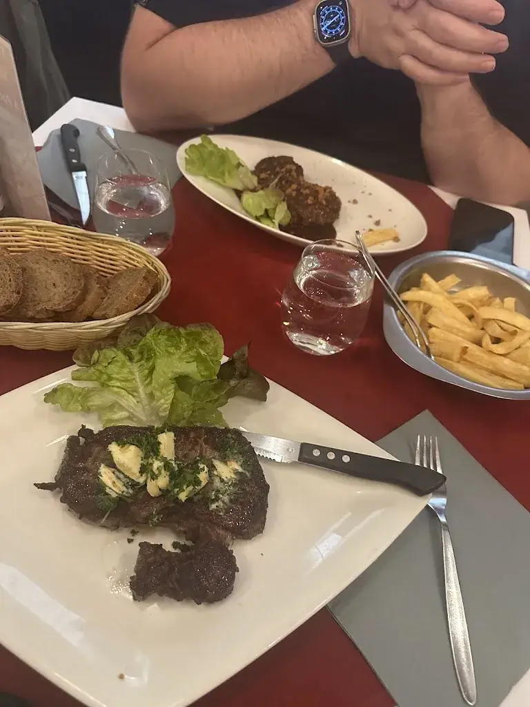 Jamie Holt_Chez Phil...A table !_Pleine-Fougères_review