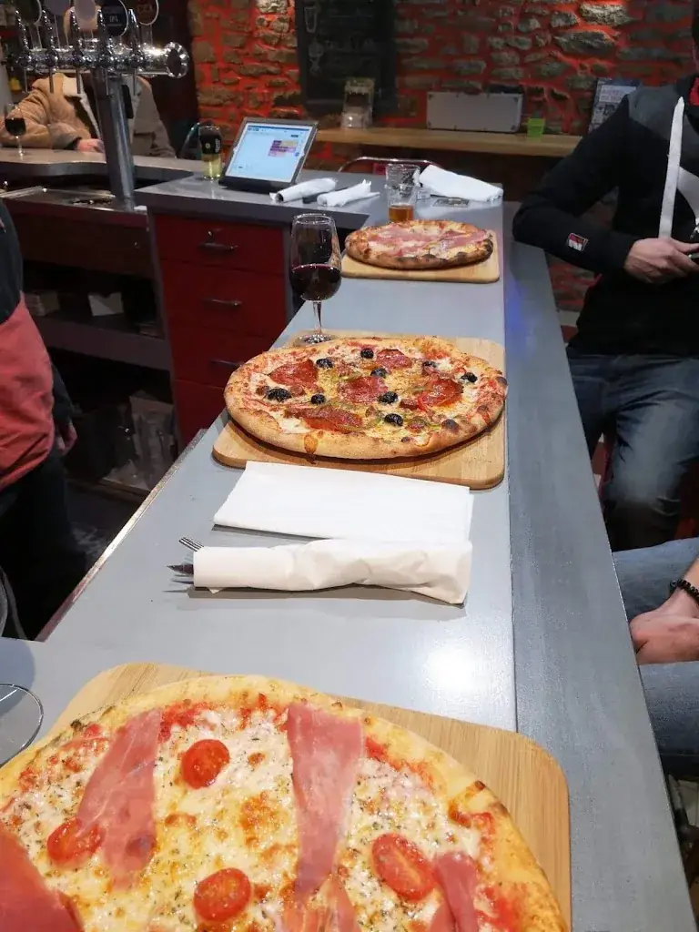 Bar pizzas LE CABANON_Pleucadeuc_slider_image_2