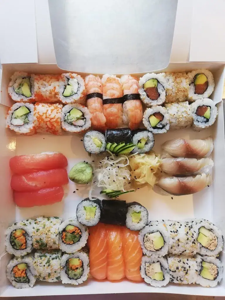 Menu_Sushi me Asian food_Pleslin-Trigavou_image_3