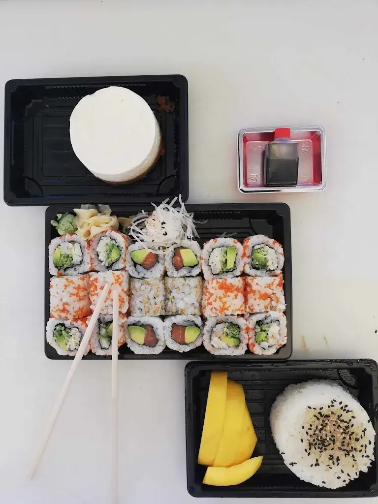 Menu_Sushi me Asian food_Pleslin-Trigavou_image_8