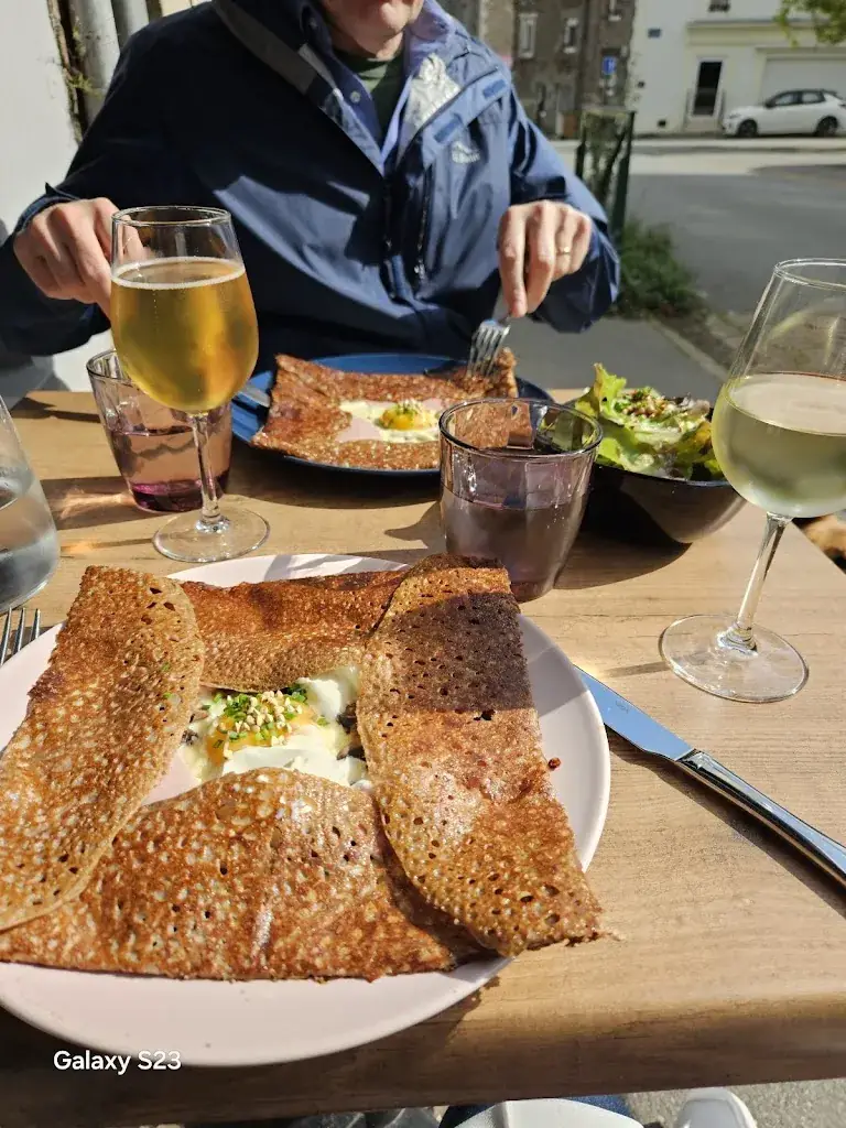 Shelley Smith_L'Epikur_Plouër-sur-Rance_review