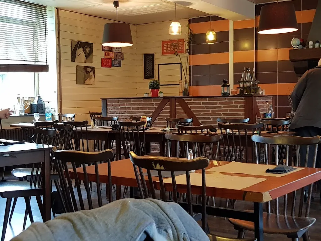 Les Pieds sous la Table ristorante a Saint-Domineuc