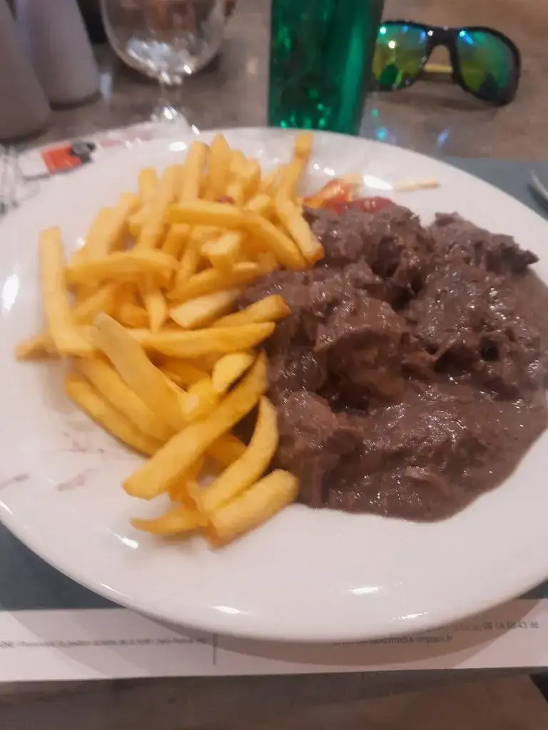 Matthieu Bond 007_Chez Nath_Valserhône_review