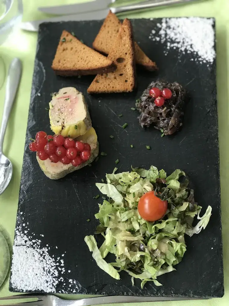 Carolyn Deng_L' Antre de Nous_Ploeren_review