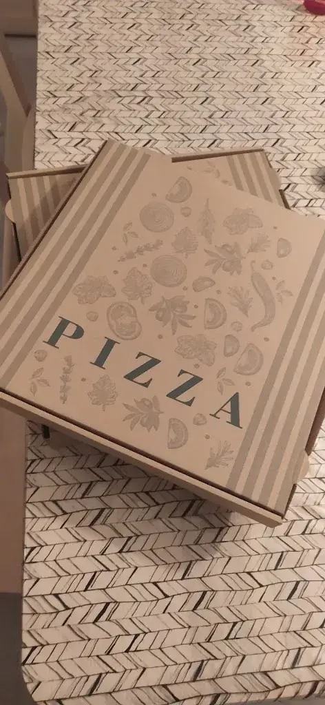 Anais Plantegenet_Pizza Del Momento_Plogastel-Saint-Germain_review