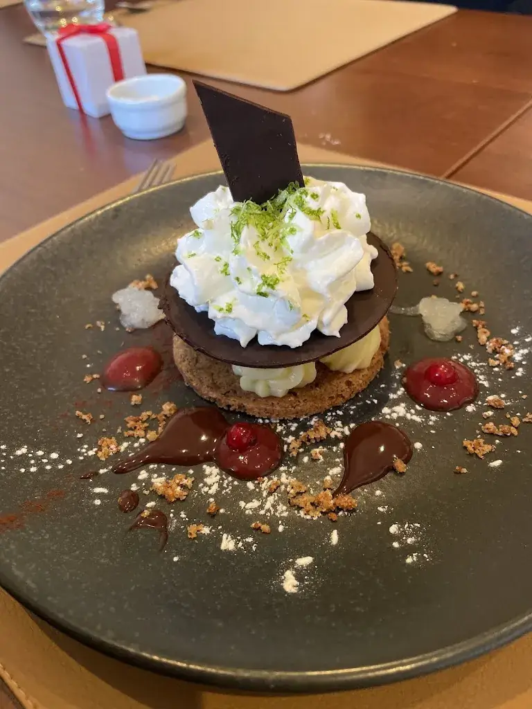 Thibaud Schultz_Le Ker Louis_Perros-Guirec_review