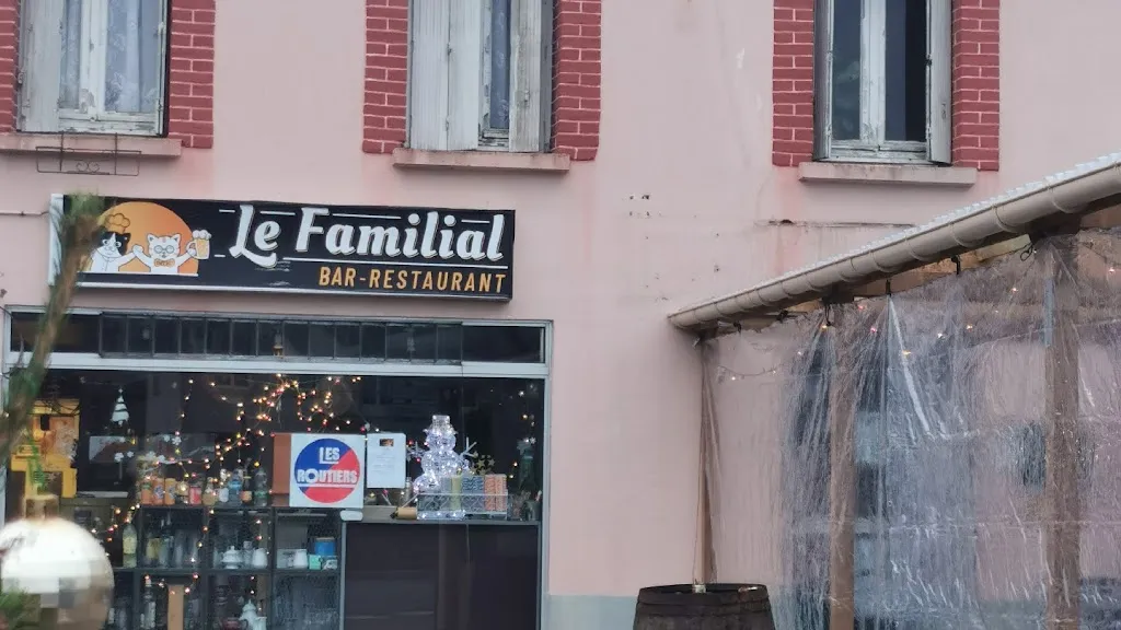 Le Familial restaurant in Plœuc-L'Hermitage