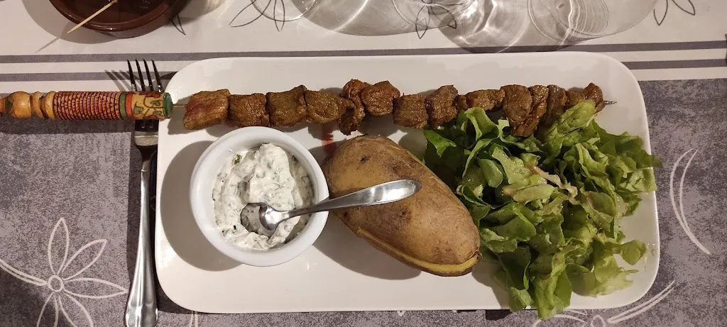 CHEZ TY & RY restaurant in Plomelin