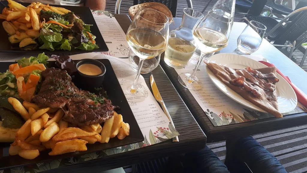 Camara Amed_Les Jardins du Trieux_Pontrieux_review