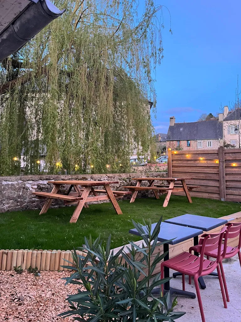 Les Jardins du Trieux Restaurant in Pontrieux