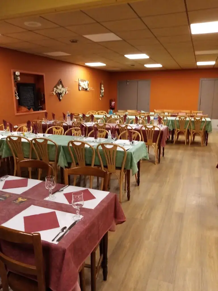 Le Pontrev Restaurant in Pontrieux