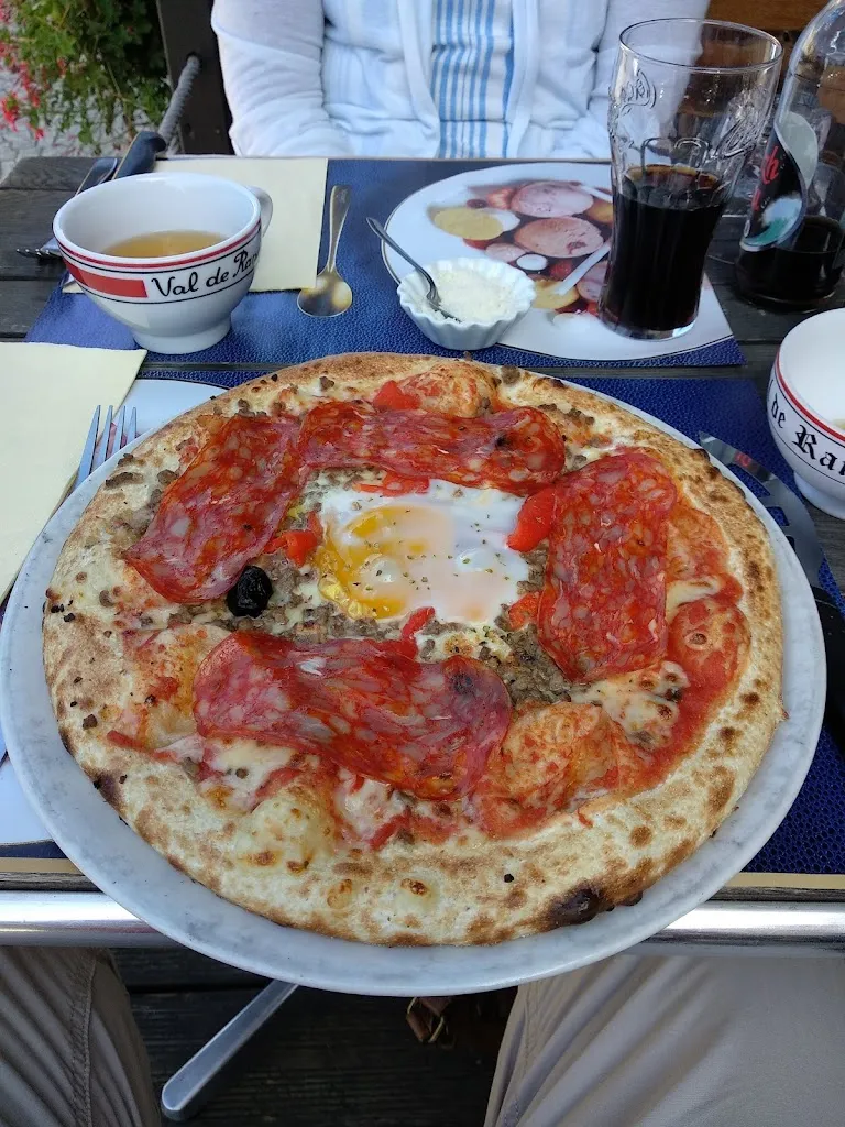 Ian Skinner_La Piazza_Pontrieux_review