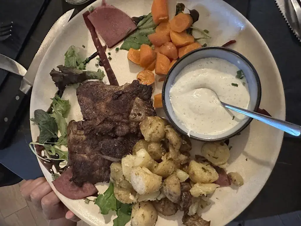 Olga Ivanova_Au Coin du Feu_Locronan_review