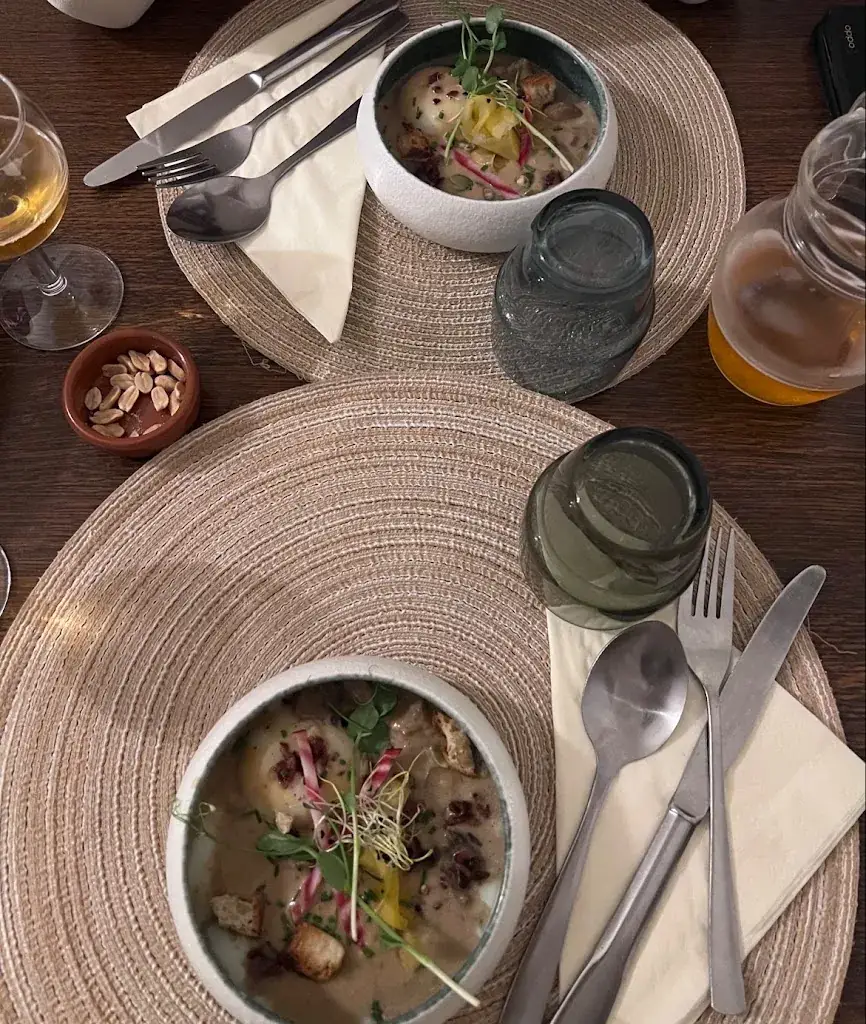 Ramisa Heidari_Au Coin du Feu_Locronan_review