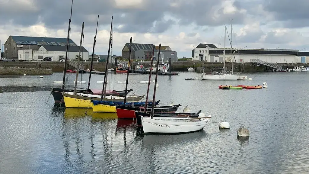 Hôtel du Port Lesconil restaurant in Plobannalec-Lesconil