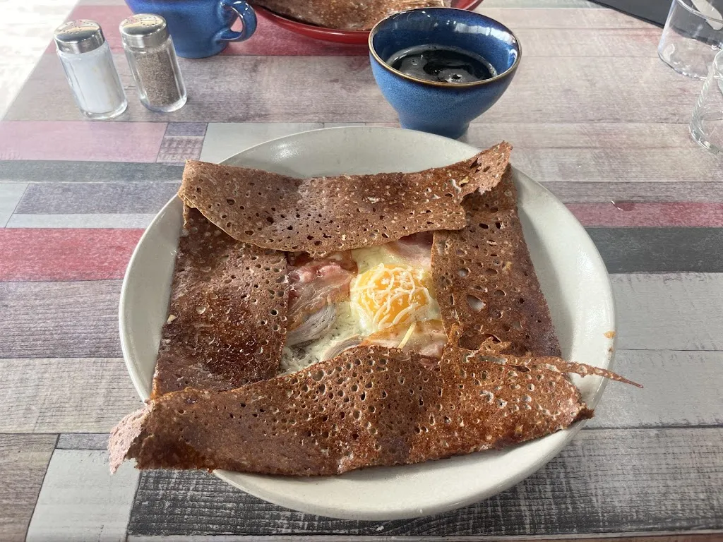 Leilanie Barassin_Crêperie ¡ Oh Pourquoi Pas !_Plomeur_review