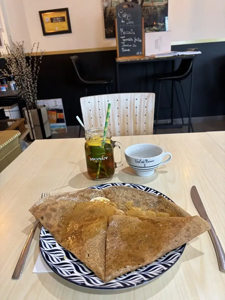 Mathieu Lamand_Creperie Les Vagues Blanches_Plomeur_review