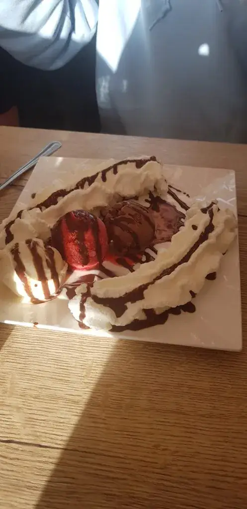 Robert Ayers_Breizh Lipous Creperie & Restaurant_Plomodiern_review