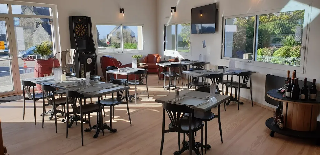 L'entrepote - Cave à boire et à manger restaurant in Plomodiern