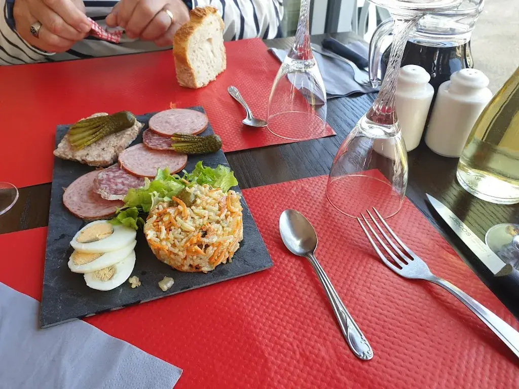 véronique Biccheri_Le Menez Hom Restaurant Bar Salon de Thé_Plomodiern_review