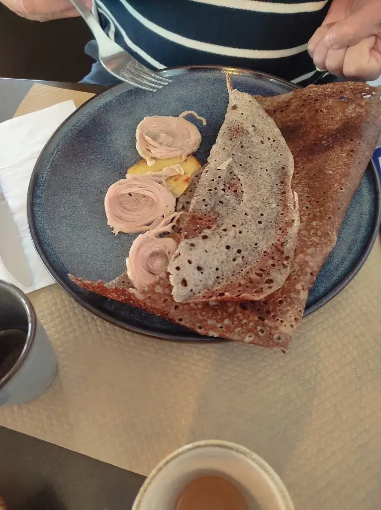 CHRISTIANE GRENET_Crêperie Au tas de sable_Plonévez-Porzay_review