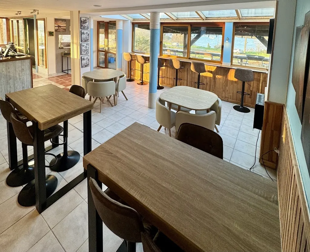 Le Comptoir des Johnnies restaurant in Plouénan