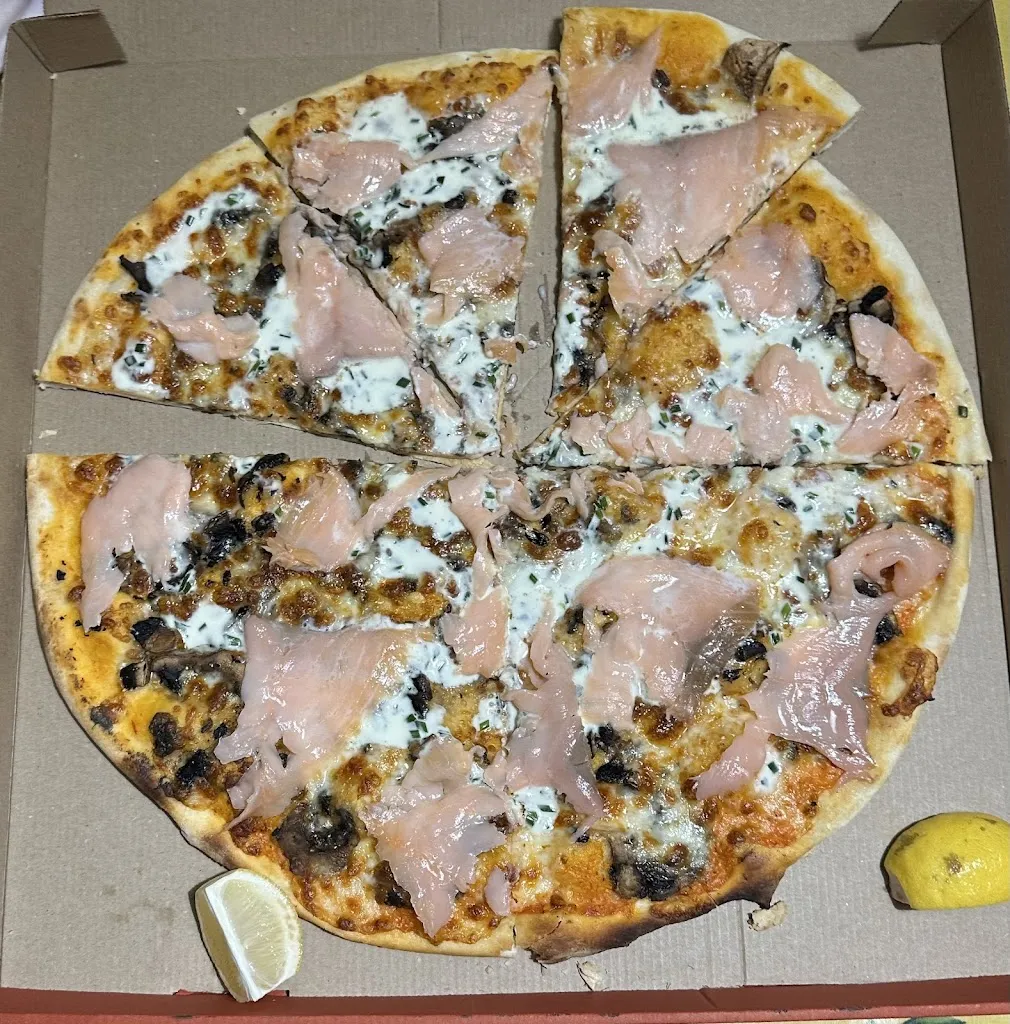 Royal Pizz restaurant in Ploudalmézeau