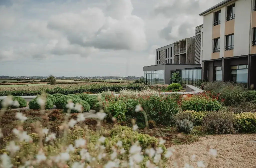 Hôtel Spa La Butte Plouider Restaurant in Plouider