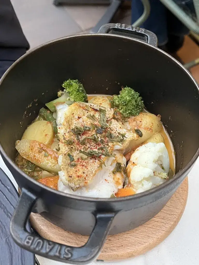 Fictor Vincentius Pabeta_L ’Air Du Temps restaurant, cave à vin , patio urbain_Saint-Brieuc_review